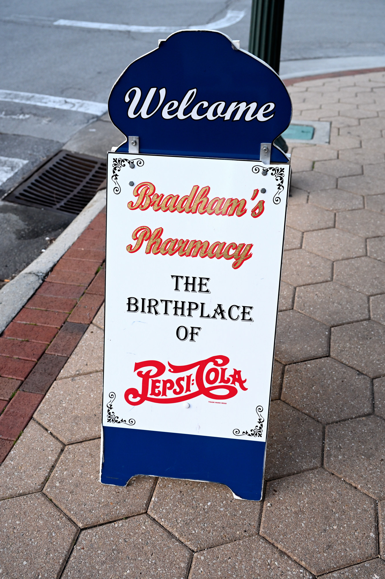image of birthplace of pepsi sign